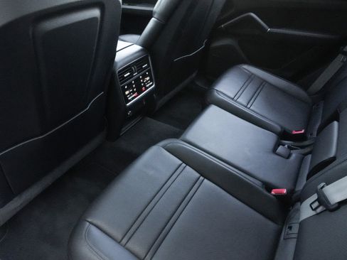Used 2022 Porsche Cayenne Platinum Edition AWD/4WD image 32