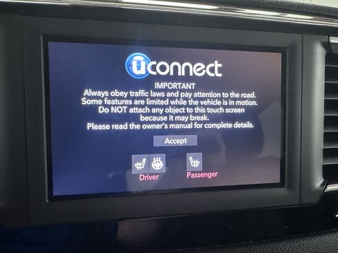 Used 2020 Chrysler Pacifica Touring-L FWD image 48