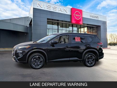 Certified 2025 Nissan Rogue SV image 5