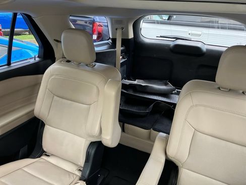 Used 2021 Ford Explorer Limited w/ Hybrid Equipment Group 310A AWD/4WD image 10