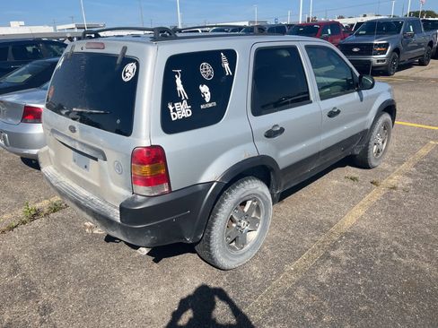 Used 2004 Ford Escape XLT image 12