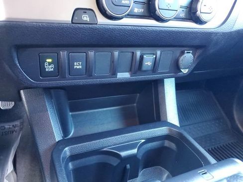 Used 2022 Toyota Tacoma SR5 image 24