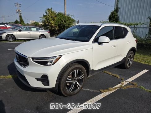 Used 2024 Volvo XC40 B5 Core AWD/4WD image 9