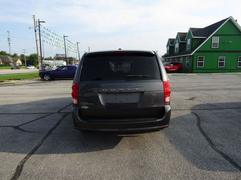 Used 2014 Dodge Grand Caravan SXT FWD image 6