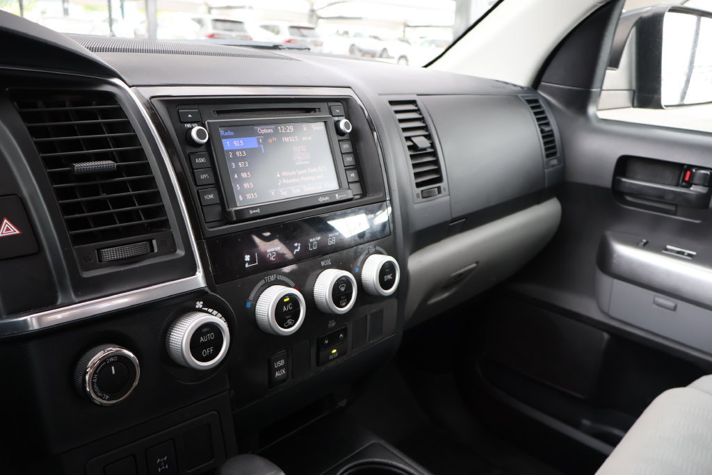 Used 2019 Toyota Sequoia SR5 AWD/4WD image 24