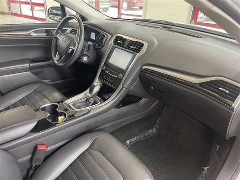 Used 2014 Ford Fusion SE w/ Equipment Group 202A FWD image 24