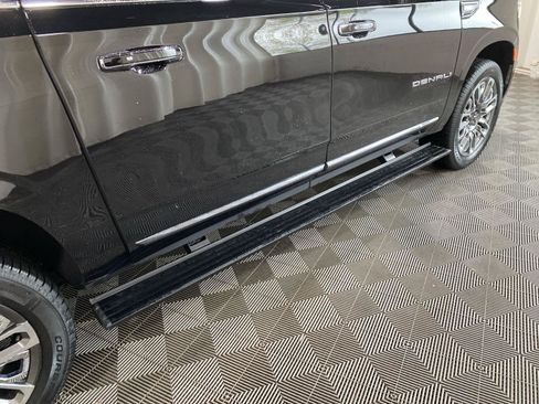 Used 2023 GMC Yukon XL Denali Ultimate AWD/4WD image 12