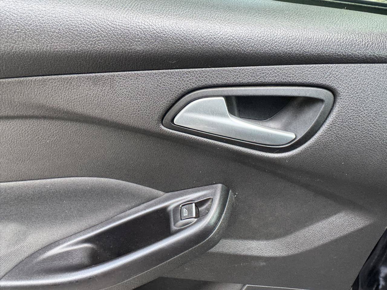 Used 2017 Ford Focus ST FWD image 40