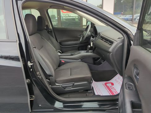 Used 2018 Honda HR-V LX image 11