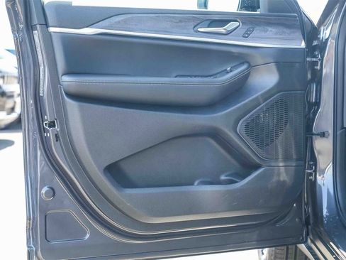 New 2025 Jeep Grand Cherokee L Limited w/ Luxury Tech Group II image 20