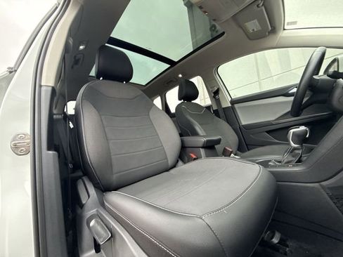 Used 2022 Volkswagen Taos SE image 24