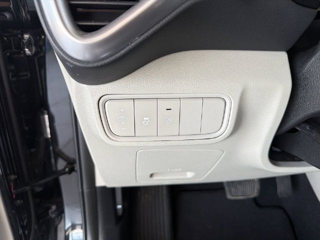 Used 2025 Kia Soul LX FWD image 27