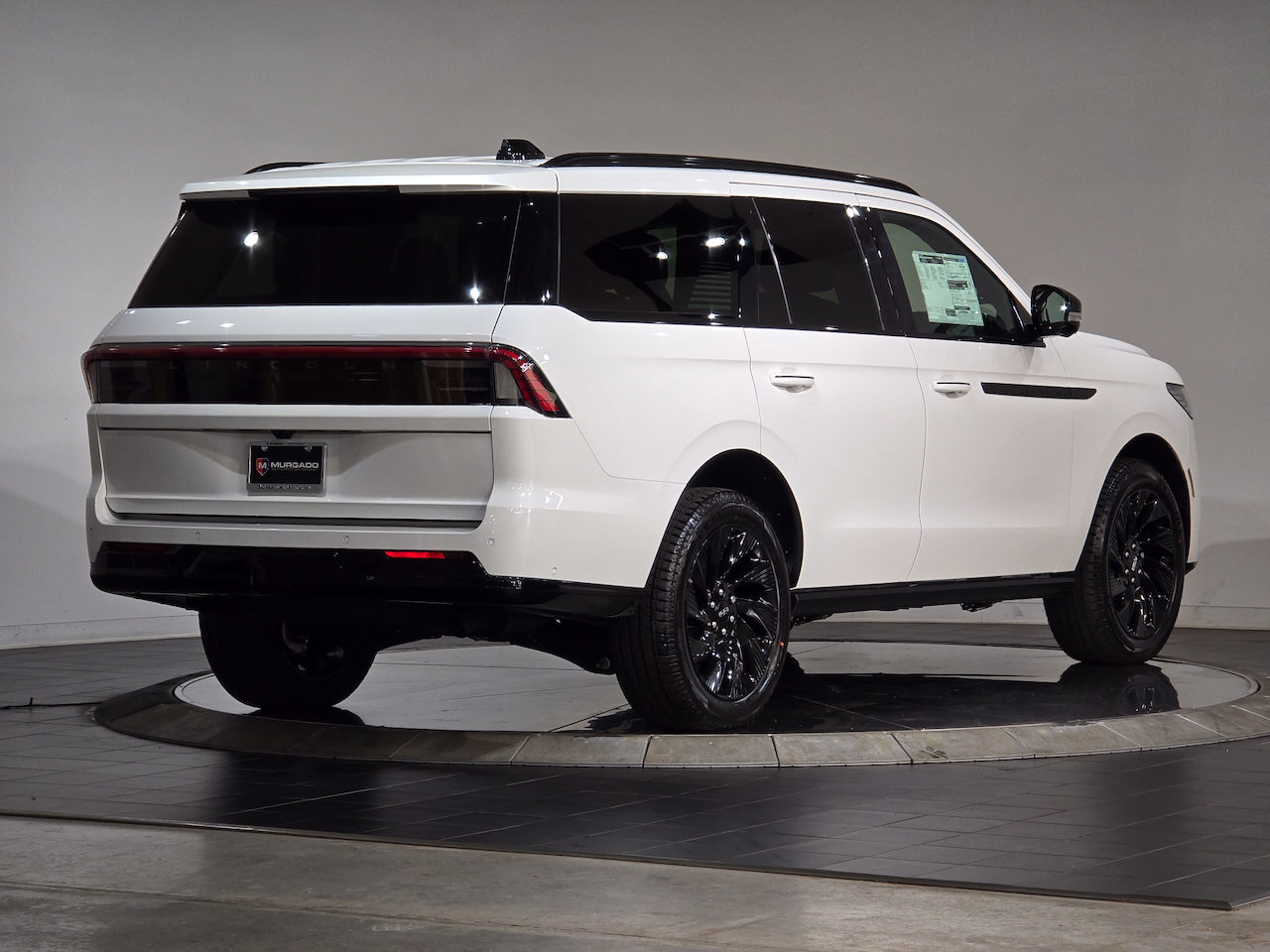 New 2025 Lincoln Navigator Reserve w/ Jet Appearance Package AWD/4WD image 9