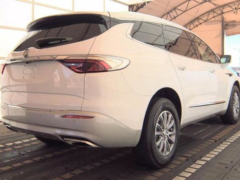 Used 2023 Buick Enclave Essence AWD/4WD image 3