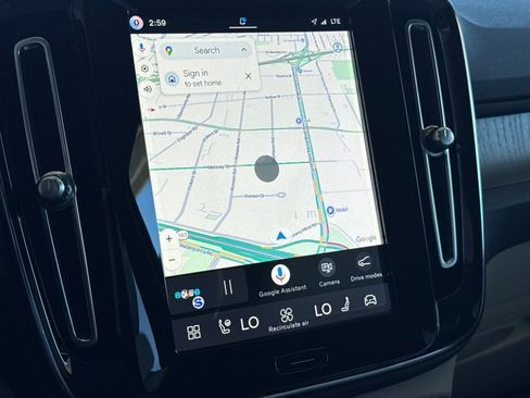 New 2026 Volvo XC40 B5 Plus w/ Protection Package Premier AWD/4WD image 18