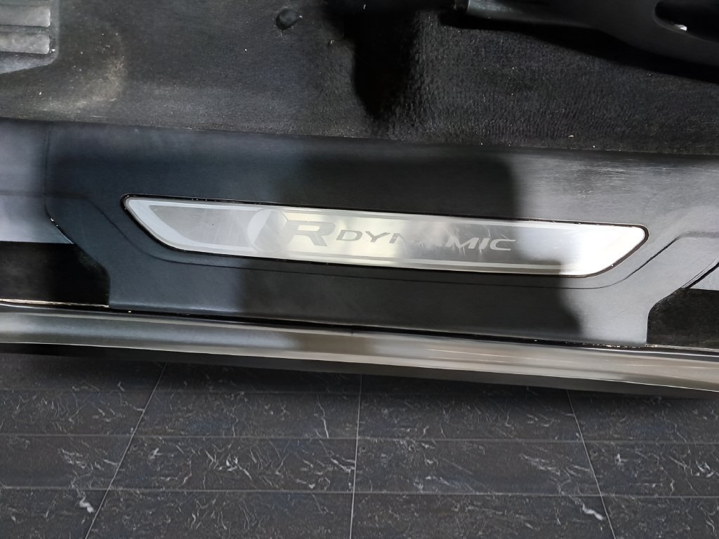 Used 2020 Land Rover Range Rover Velar R-Dynamic S AWD/4WD image 31
