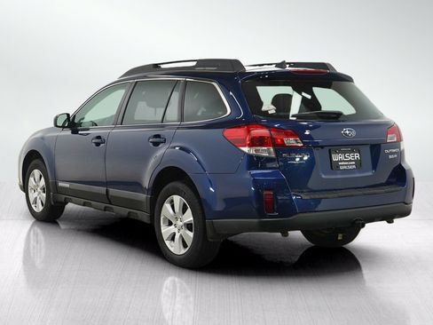 Used 2011 Subaru Outback 3.6R Limited w/ PWR Moonroof Pkg AWD/4WD image 3