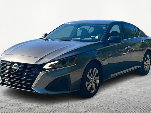 Used 2025 Nissan Altima 2.5 S image 3