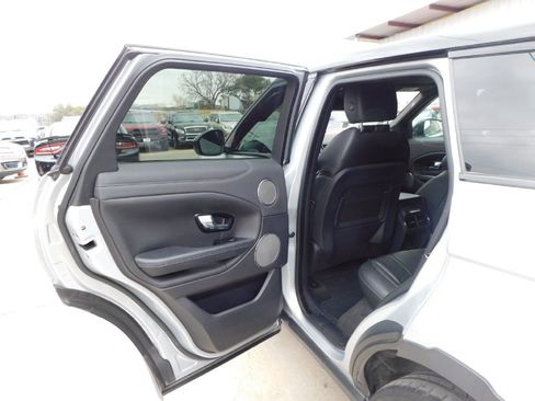 Used 2018 Land Rover Range Rover Evoque SE image 28