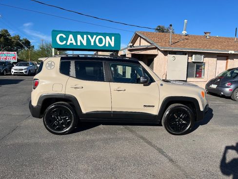 Used 2017 Jeep Renegade Trailhawk image 3