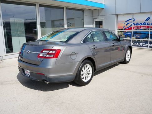Used 2014 Ford Taurus SE FWD image 30