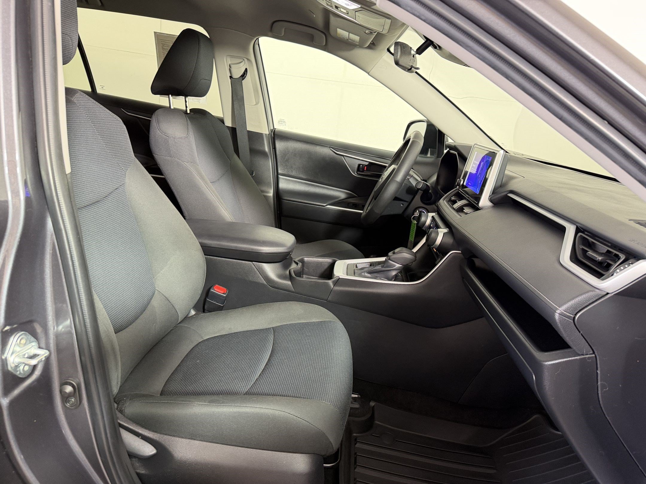 Used 2023 Toyota RAV4 LE AWD/4WD image 22