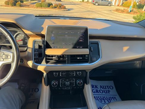 Used 2021 Chevrolet Tahoe Premier w/ Premium Package image 23