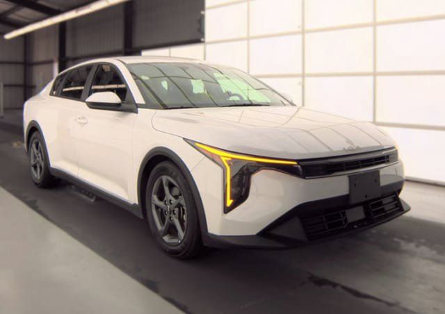 Used 2025 Kia K4 FWD image 6