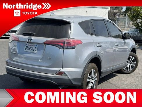 Used 2018 Toyota RAV4 LE w/ Carpet Mat Package FWD image 4