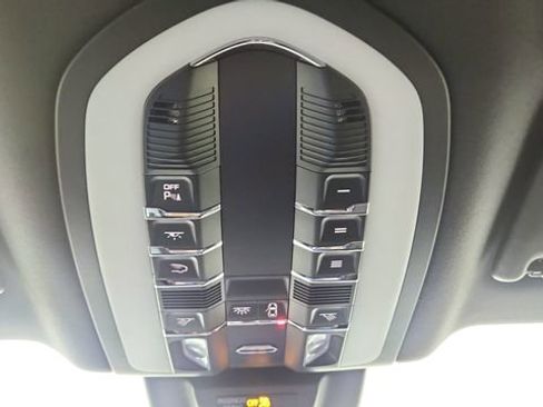 Used 2024 Porsche Macan image 53