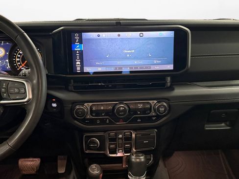 Used 2024 Jeep Wrangler Unlimited Sahara w/ Technology Group AWD/4WD image 10