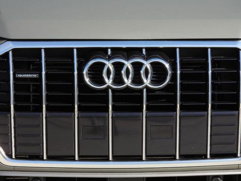 Used 2020 Audi Q3 2.0T Premium Plus w/ Premium Plus Package image 31