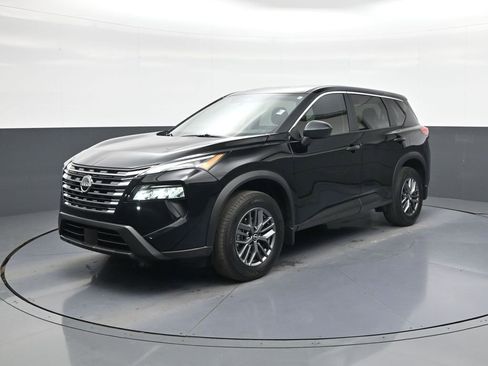 Used 2026 Nissan Rogue S FWD image 2