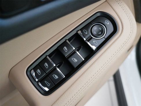 Used 2022 Porsche Macan image 13