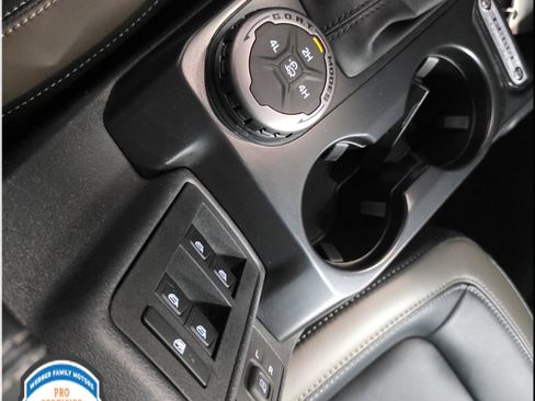 Used 2025 Ford Bronco Outer Banks AWD/4WD image 18