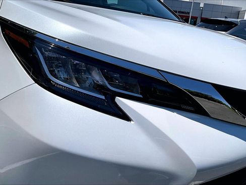 Used 2023 Toyota Sienna XLE FWD image 28