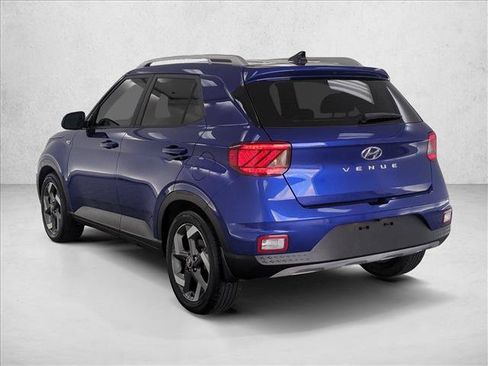 Used 2022 Hyundai Venue Limited FWD image 8