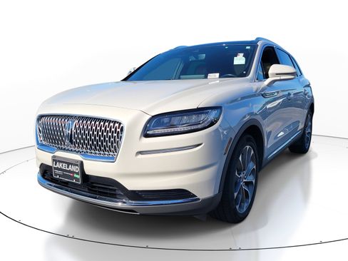 Used 2022 Lincoln Nautilus Reserve w/ Luxury Package image 3