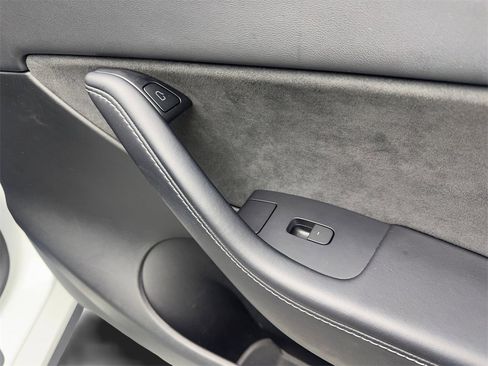 Used 2022 Tesla Model Y Performance image 49