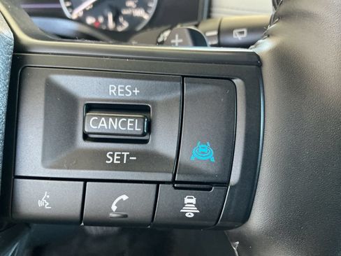 Used 2025 Nissan Rogue SV FWD image 24