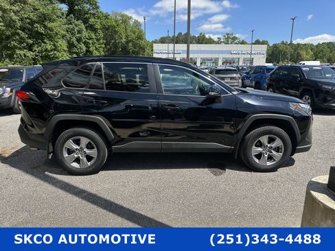 Used 2022 Toyota RAV4 XLE w/ Convenience Package image 6