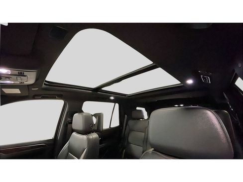 Used 2021 Chevrolet Tahoe Z71 w/ Rear Media and Nav Package image 15