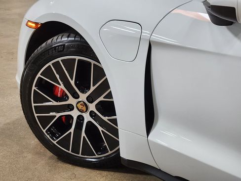 Used 2021 Porsche Taycan 4S AWD/4WD image 23