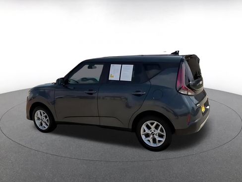 Used 2025 Kia Soul LX w/ LX Technology Package FWD image 10