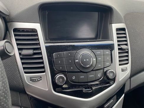 Used 2015 Chevrolet Cruze LT image 8