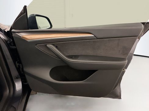 Used 2023 Tesla Model Y Long Range image 35