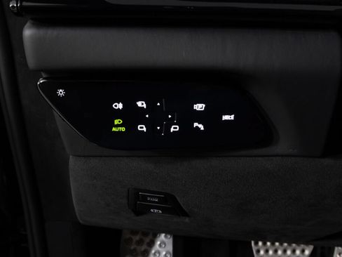 Used 2025 Ferrari Purosangue AWD/4WD image 40