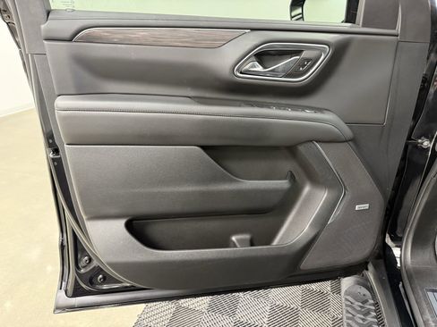 Used 2024 Chevrolet Suburban Z71 w/ Luxury Package image 11