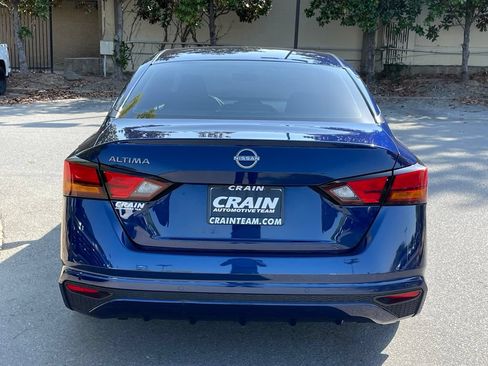 Used 2025 Nissan Sentra SV FWD image 6