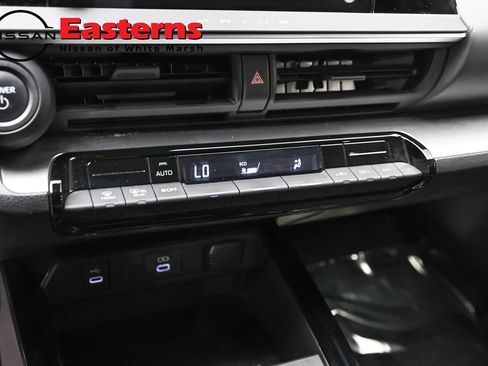 Used 2023 Toyota Prius LE FWD image 18